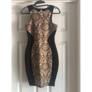 Two toned slim fitting dress. Black with beige.